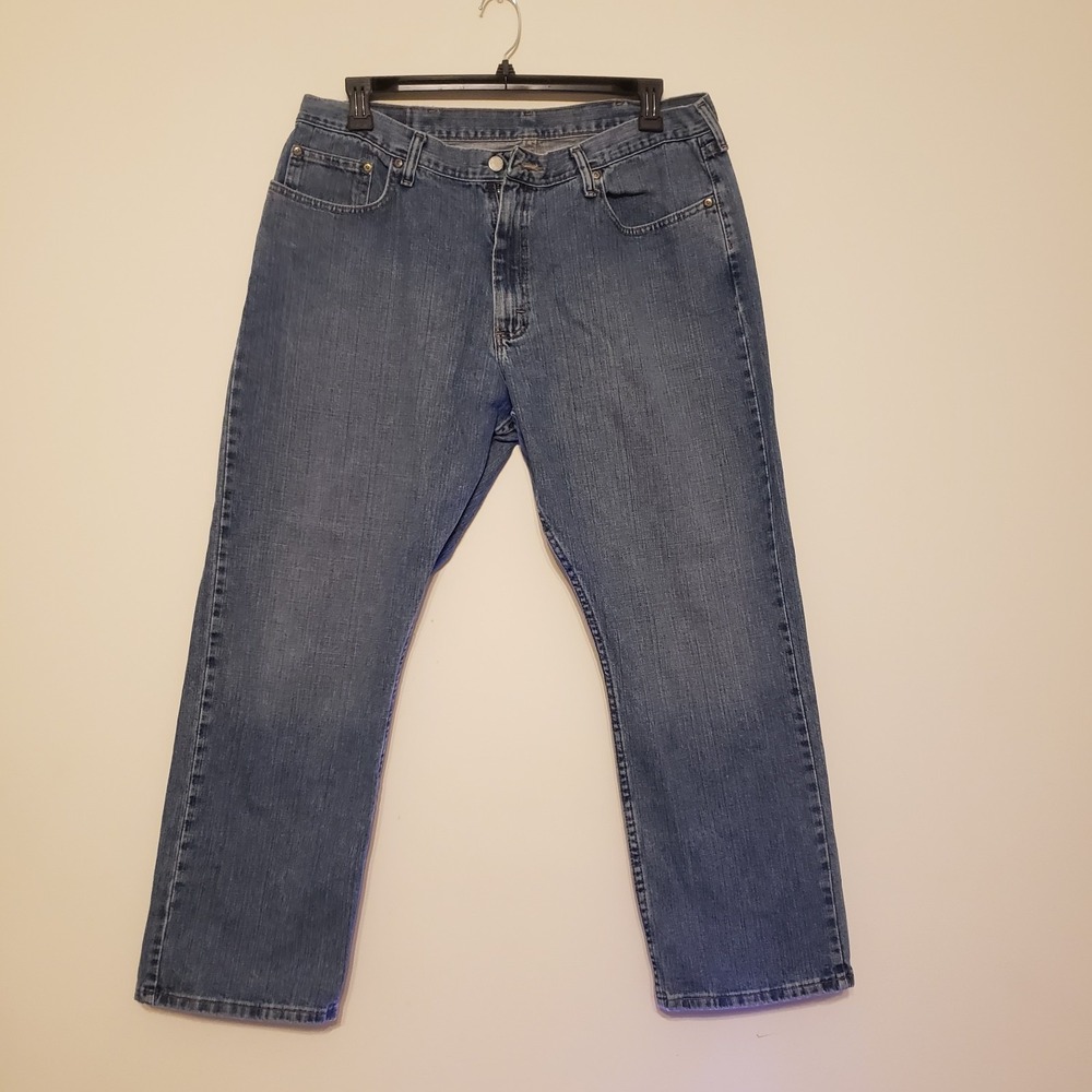 Wrangler Men's 38X30‎ Medium Wash Relaxed Straight 100% Blue Cotton Denim